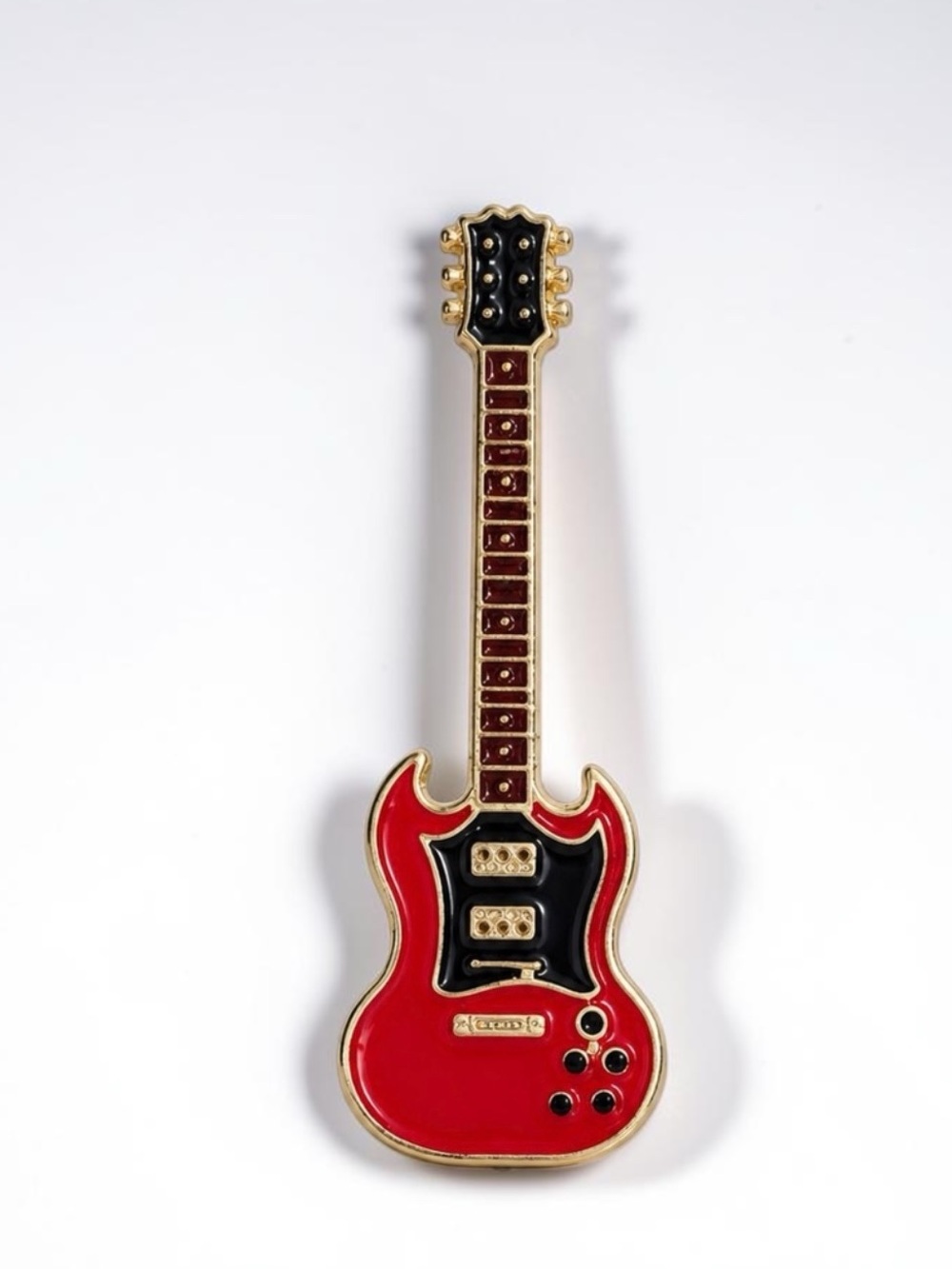 Red guitar golden pin brooch